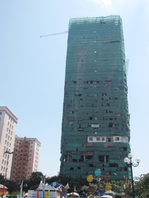 Đất công 'mọc' lên cao ốc